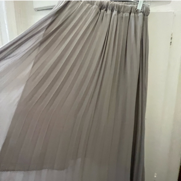 Neiman Marcus Chiffon Pleated Dove Grey Skirt Ballroom Dance - Picture 2 of 5